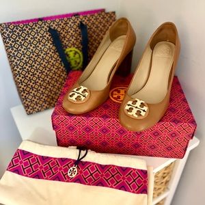 Tory Burch Janey 85MM Pumps, Royal Tan in size 7.5 with box, dust bag & gift bag